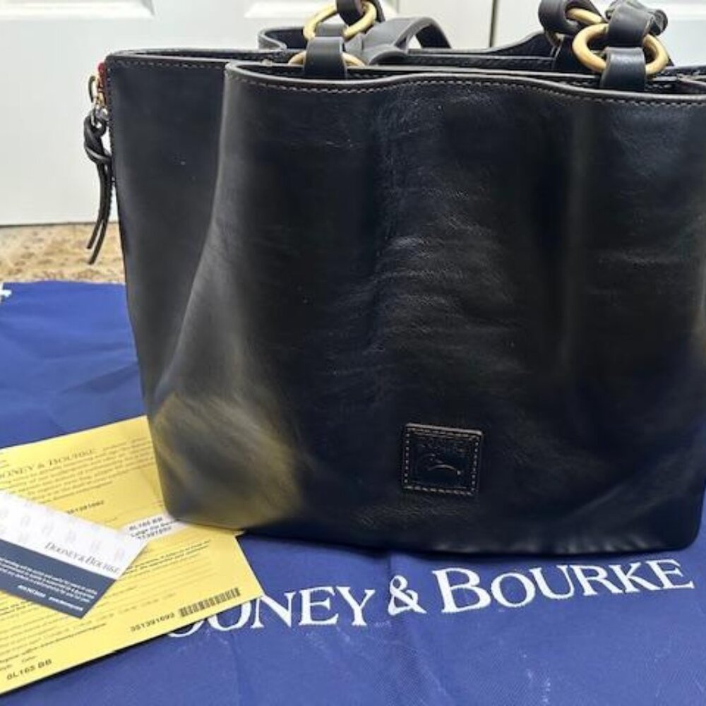 DOONEY & BOURKE FLORENTINE LARGE ZIP BARLOW – BLACK - Picture 2 of 11